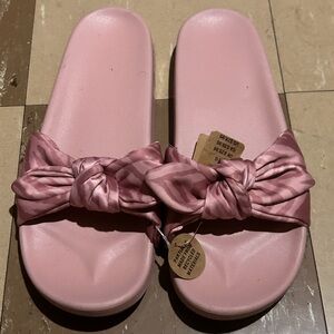 Victoria's Secret Pink Slides (Size Large)